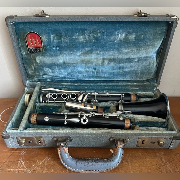 Vintage C. G Conn Director USA Clarinet Musical Instrument w/ Original Case - Picture 1 of 16